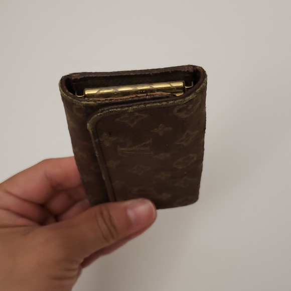 Authentic Louis Vuitton Mini Lin 4 Key Holder - Picture 10 of 12